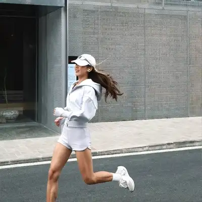 韦英玲